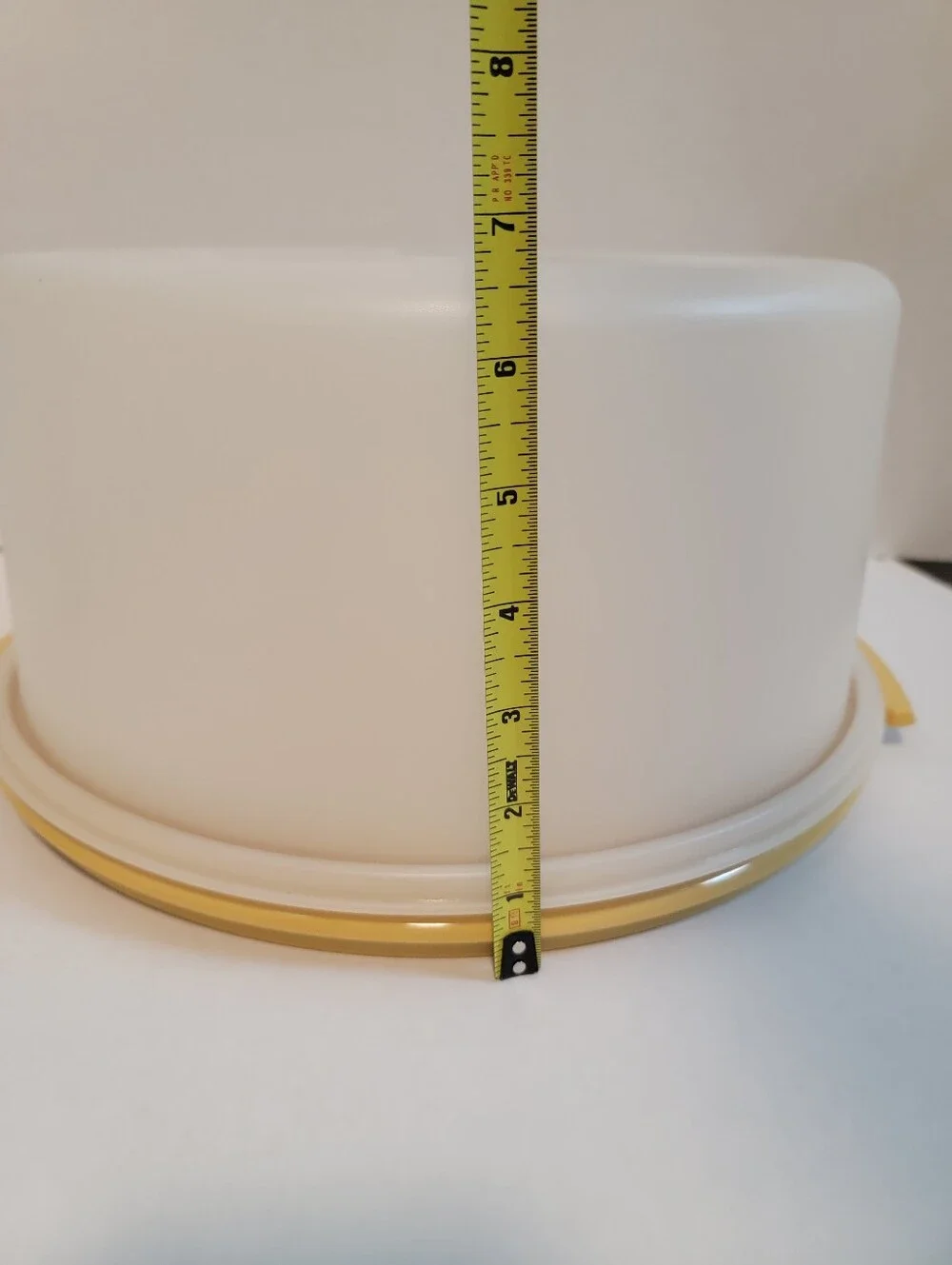 Vintage Tupperware Harvest Gold #1256 w/Sheer Cover Cake Taker Carrier